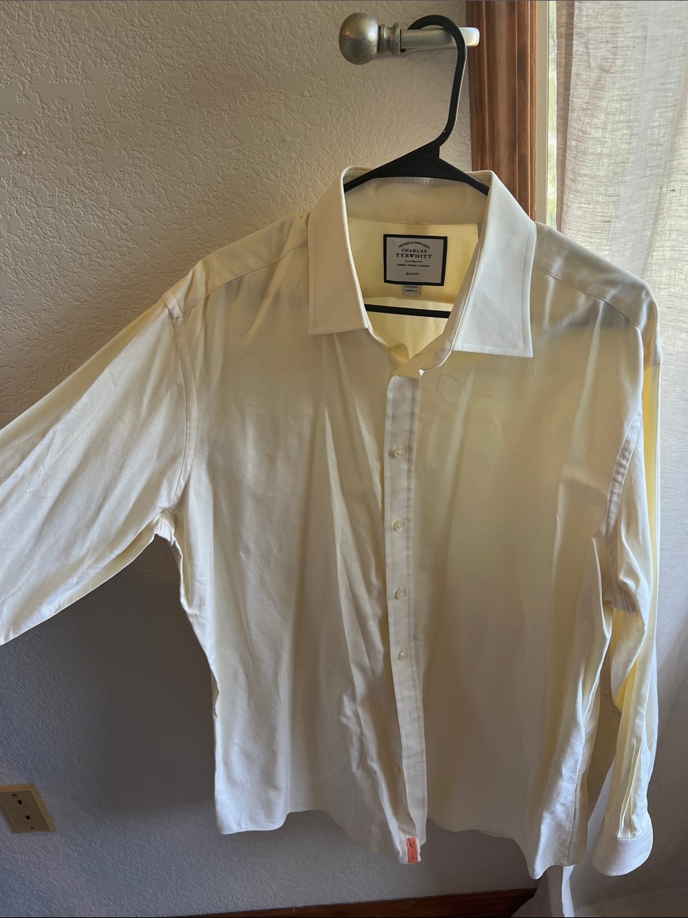 Charles Tyrwhitt Men's Cream Spread-Collar Dress Shirt